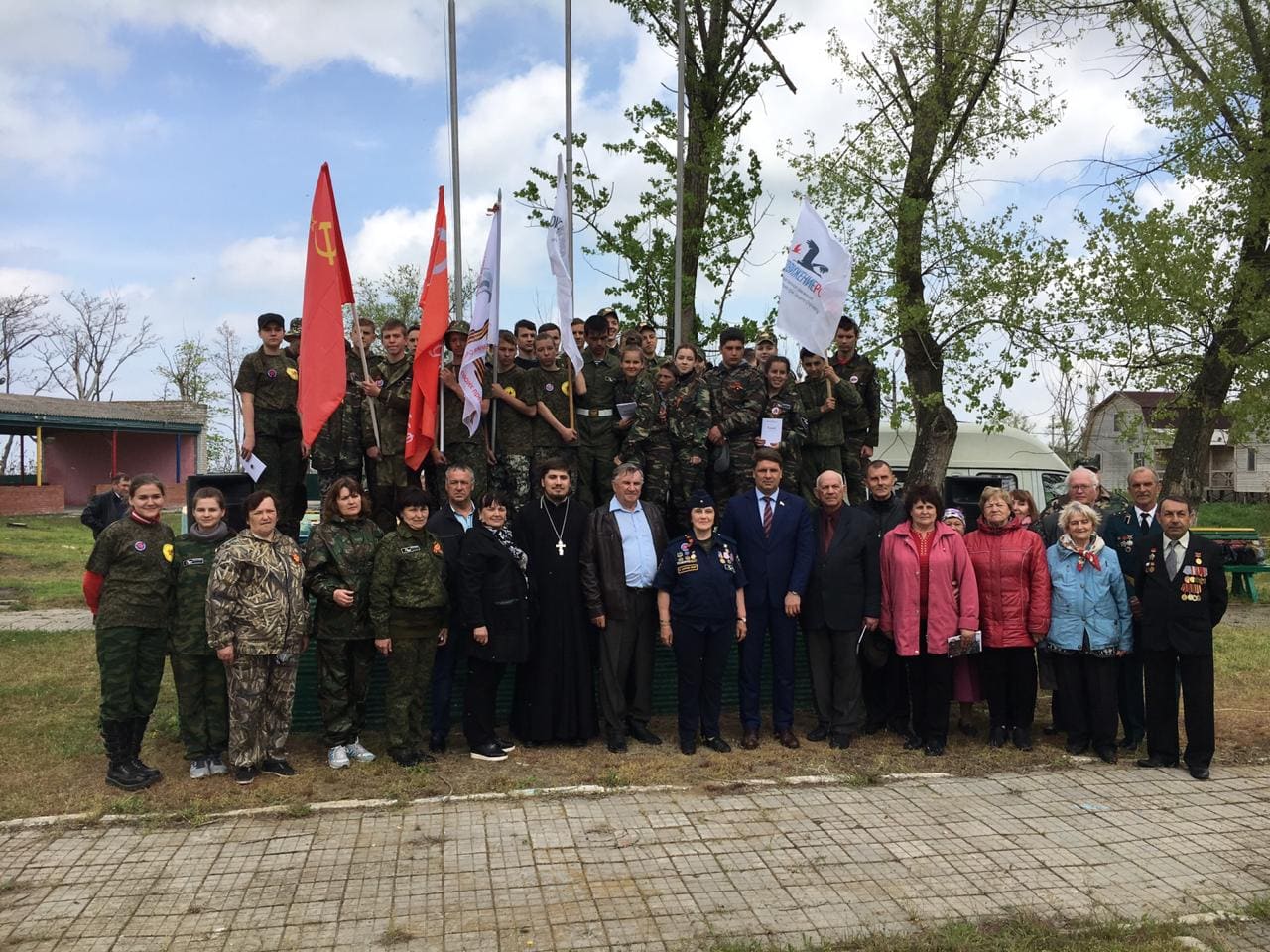 Депутат Владимир Влазнев посетил открытие «Вахты Памяти» в Азовском районе