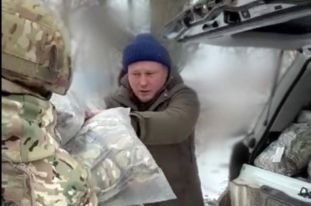 Владимир Ревенко доставил гуманитарную помощь на линию боевого соприкосновения
