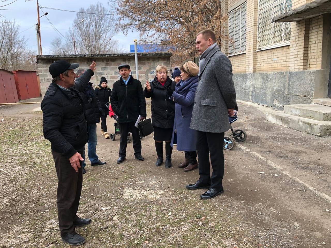 Депутат Сергей Замиховский провел выездную встречу с жителями округа