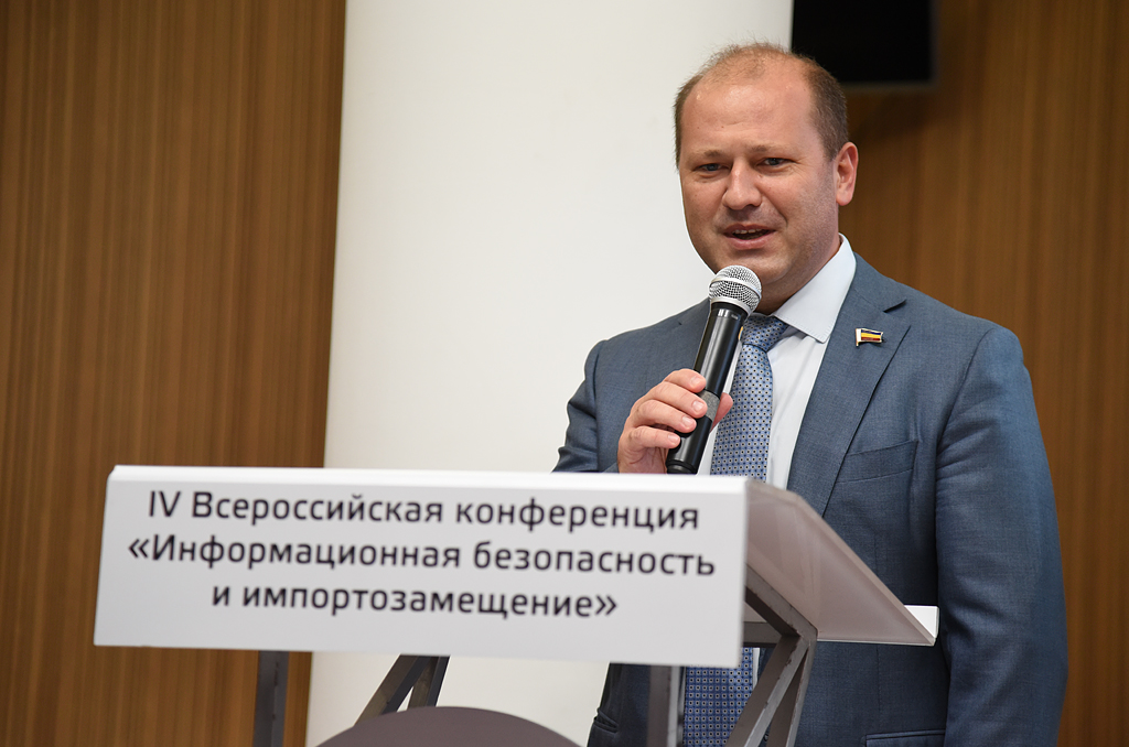 Александр Скрябин: «Защищенность информационных систем имеет стратегическое значение» Александр Скрябин: «Защищенность информационных систем имеет стратегическое значение»