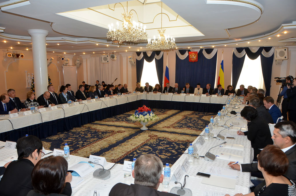 В Донской столице состоялось первое заседание обновленного Совета по взаимодействию с представительными органами муниципальных образований