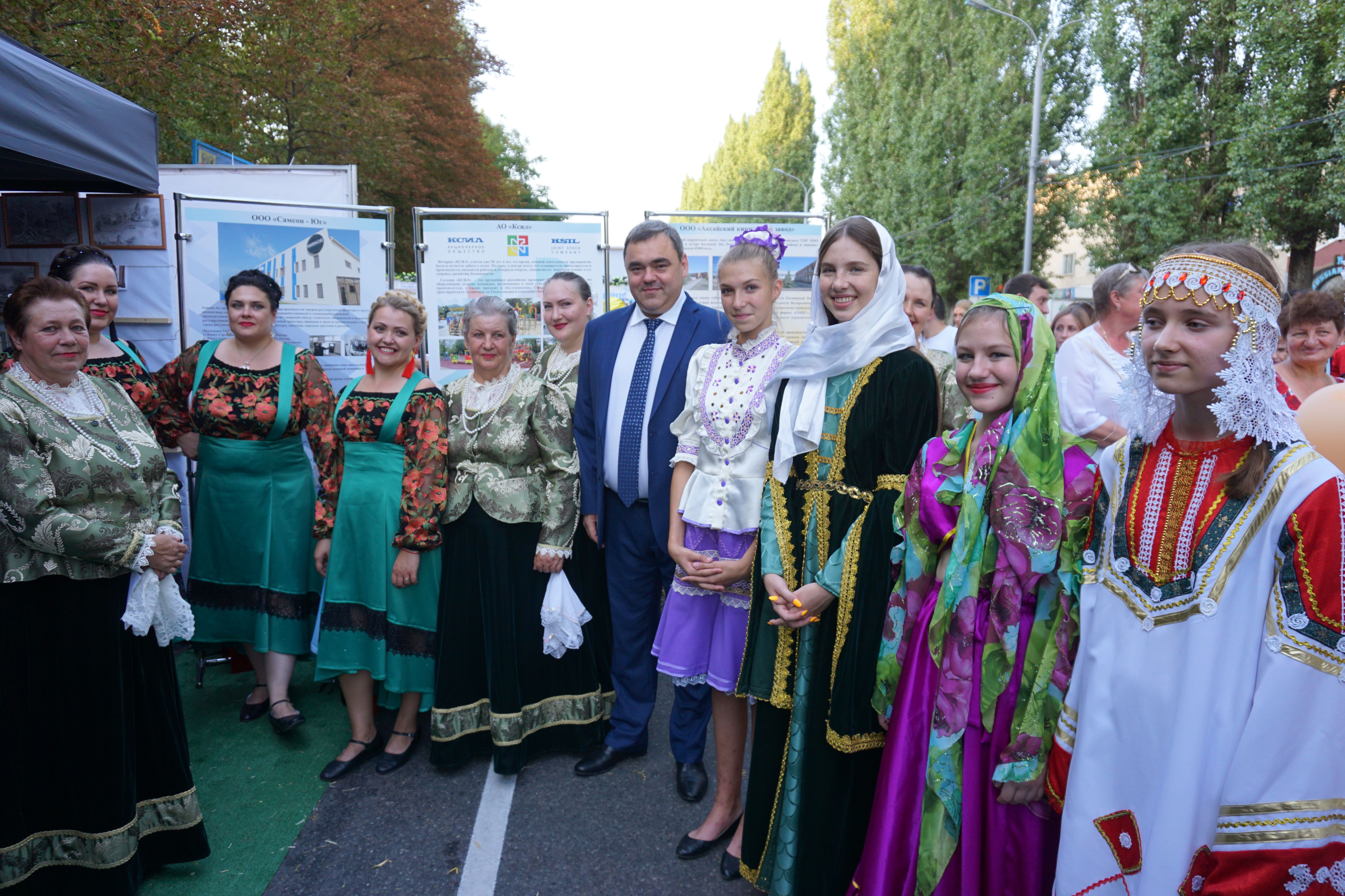 Депутаты донского парламента поздравили жителей Аксайского района