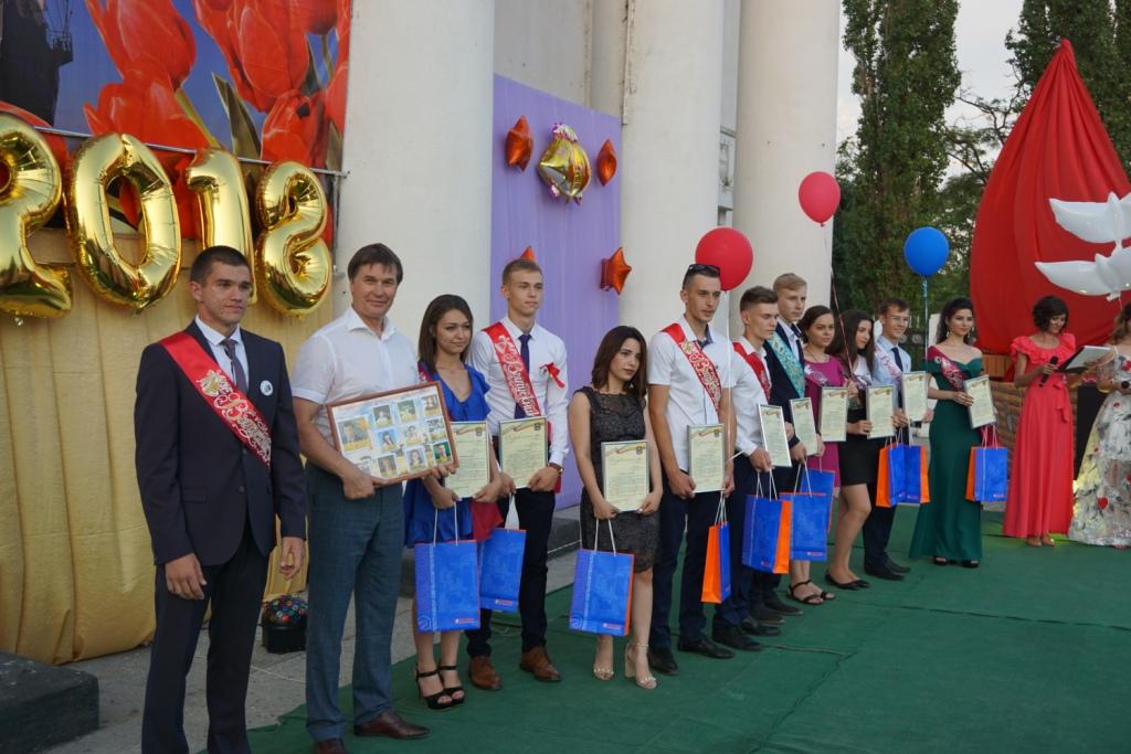 Сергей Суховенко поздравил выпускников школ Цимлянского района
