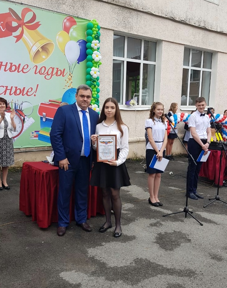 Депутат Сергей Рожков поздравил победителей конкурса «Расскажи мне о войне» Депутат Сергей Рожков поздравил победителей конкурса «Расскажи мне о войне»