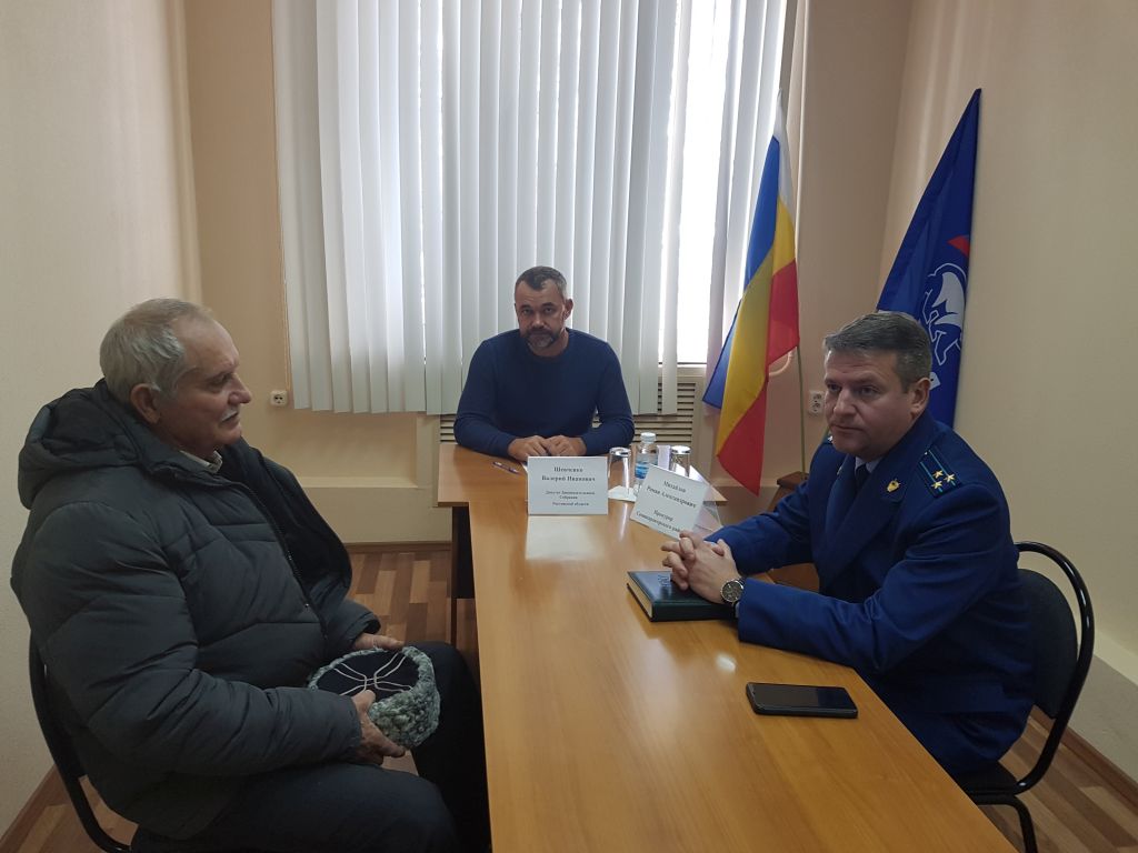 Валерий Шевченко совместно с прокурором Семикаракорского района провел прием граждан по личным вопросам