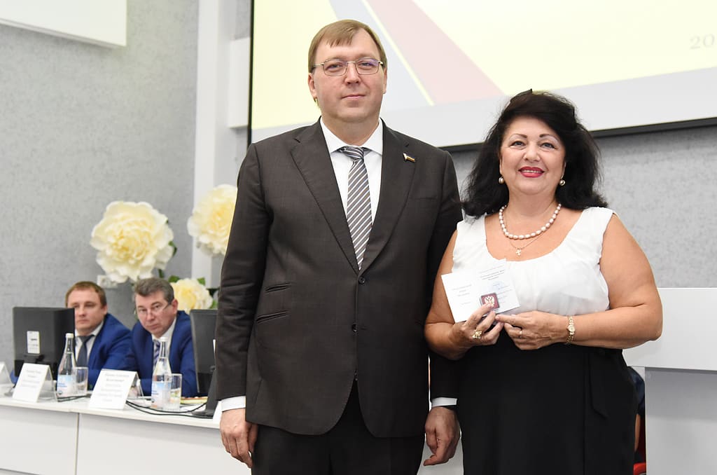 Александр Ищенко принял участие в ежегодной педагогической конференции работников образования Кировского района