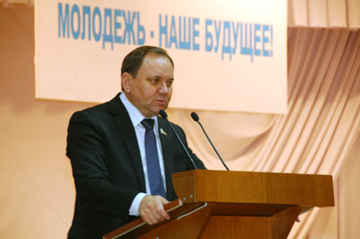 Председатель Законодательного Собрания В.Е. Дерябкин ответил на вопросы молодых депутатов Председатель Законодательного Собрания В.Е. Дерябкин ответил на вопросы молодых депутатов