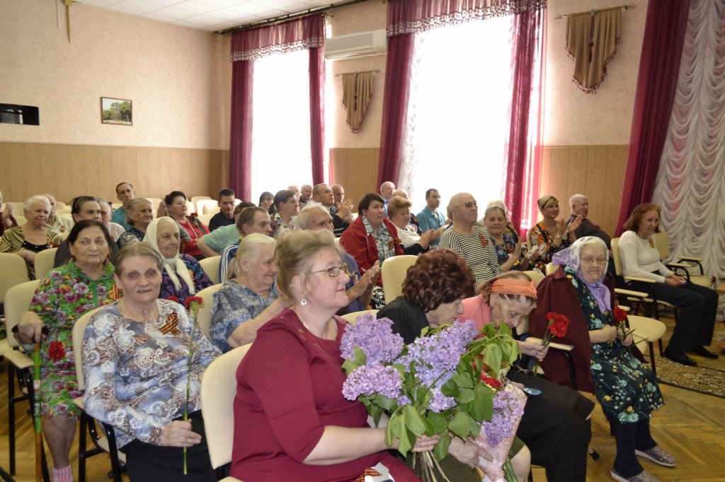 В Таганроге почтили память павших героев В Таганроге почтили память павших героев