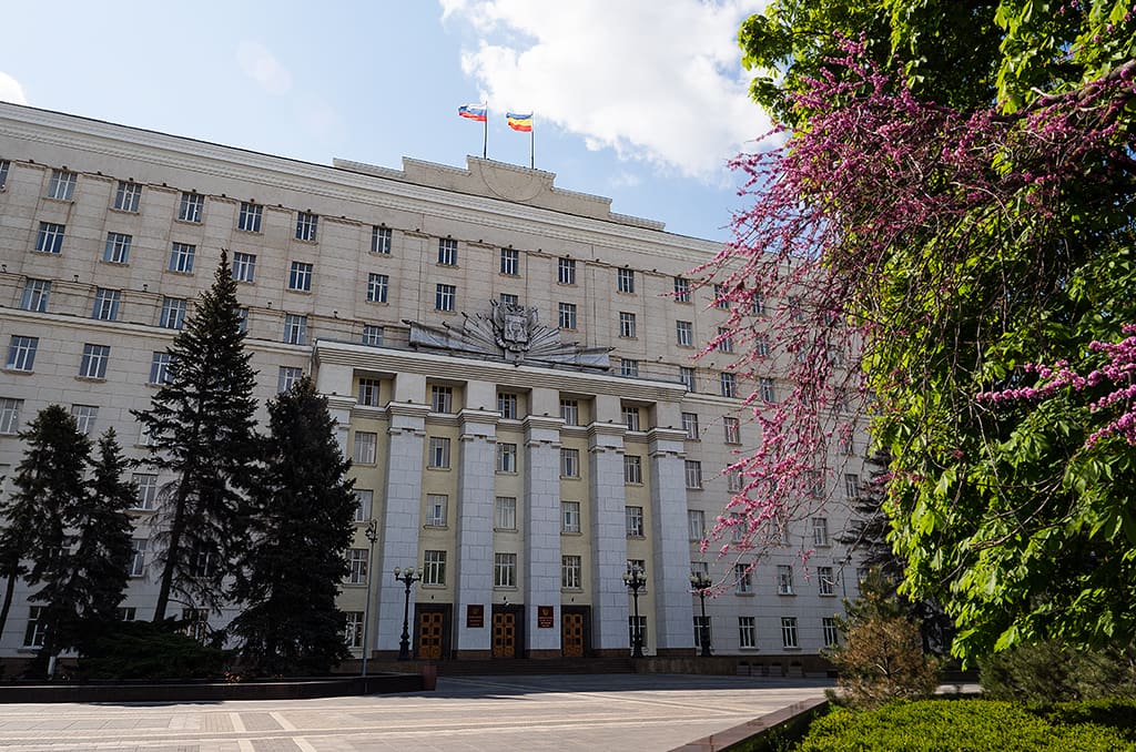 Александр Ищенко поздравил с Днем российского парламентаризма депутатов федерального и региональных парламентов