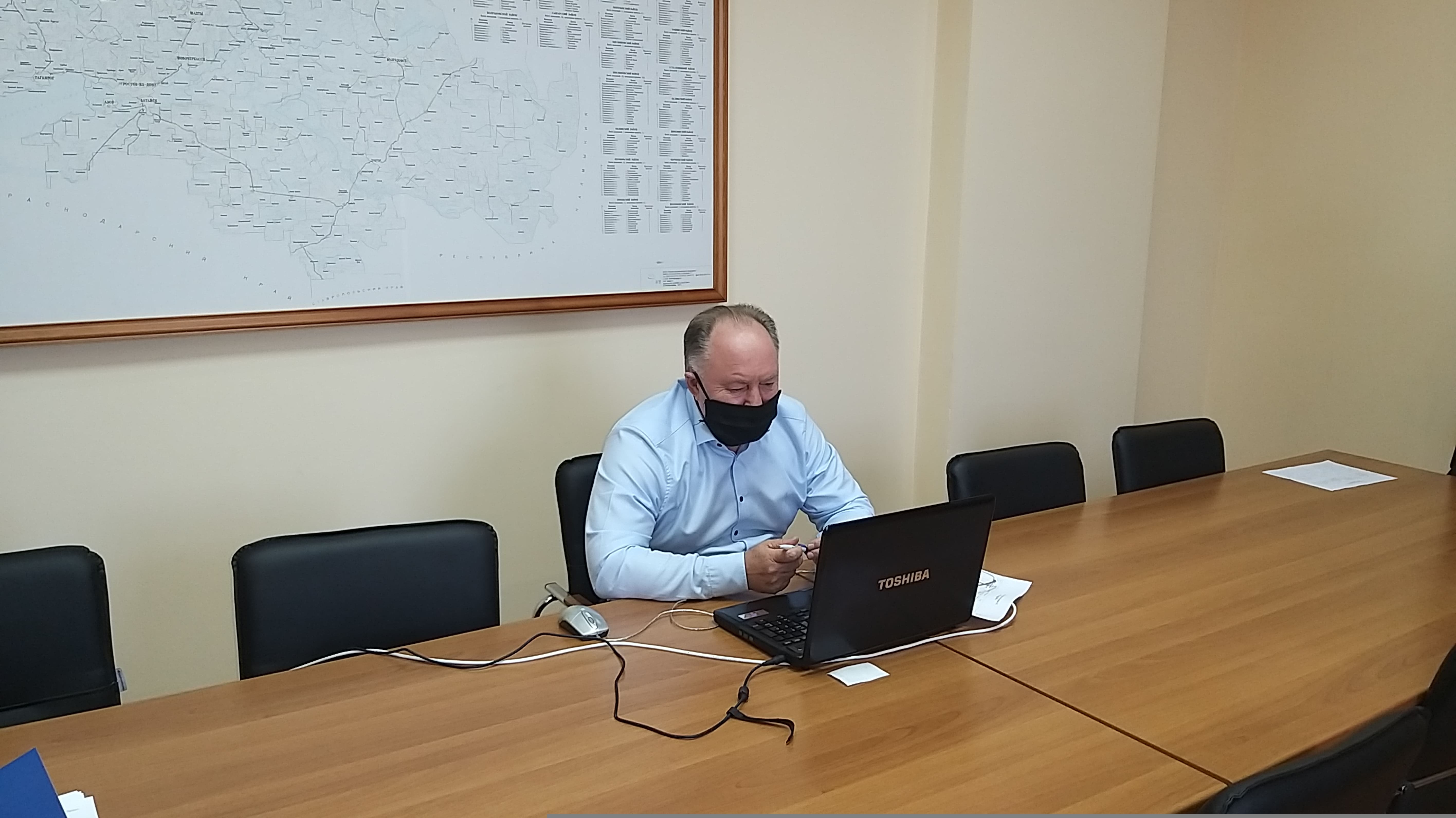 Андрей Харченко провел дистанционный прием граждан