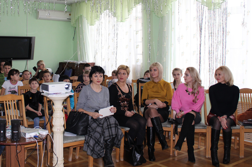 Екатерина Стенякина поздравила юных воспитанников центра «Добродея»