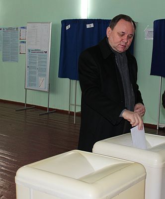 ПРЕДСЕДАТЕЛЬ ЗАКОНОДАТЕЛЬНОГО СОБРАНИЯ РОСТОВСКОЙ ОБЛАСТИ ПРОГОЛОСОВАЛ НА ВЫБОРАХ ПРЕЗИДЕНТА РОССИИ ПРЕДСЕДАТЕЛЬ ЗАКОНОДАТЕЛЬНОГО СОБРАНИЯ РОСТОВСКОЙ ОБЛАСТИ ПРОГОЛОСОВАЛ НА ВЫБОРАХ ПРЕЗИДЕНТА РОССИИ