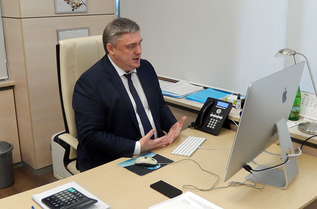 Игорь Бураков обсудил голосование по поправкам к Конституции на онлайн-встрече с активом завода «Алмаз»