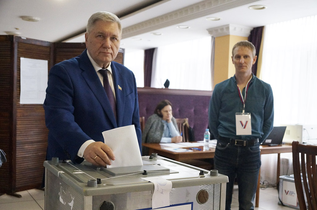 Сергей Михалев, Владимир Влазнев и Ирина Жукова проголосовали на выборах Президента РФ