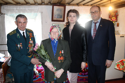 Александр Михалев поздравил с 90-летием ветерана Великой Отечественной войны Александр Михалев поздравил с 90-летием ветерана Великой Отечественной войны