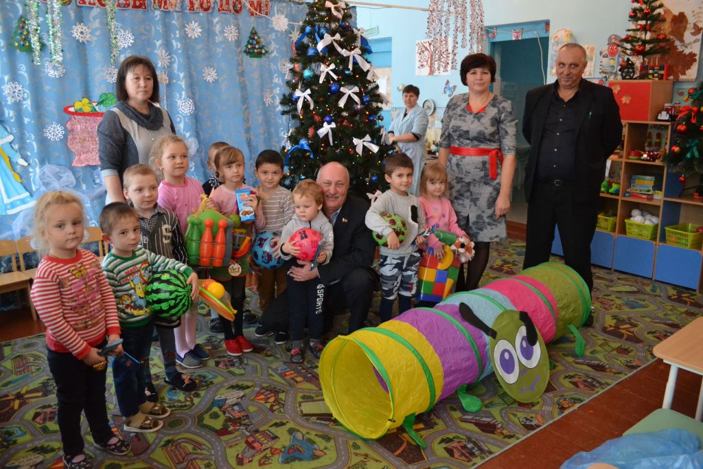 Сергей Косинов поздравил жителей села Криворожье с новогодними праздниками