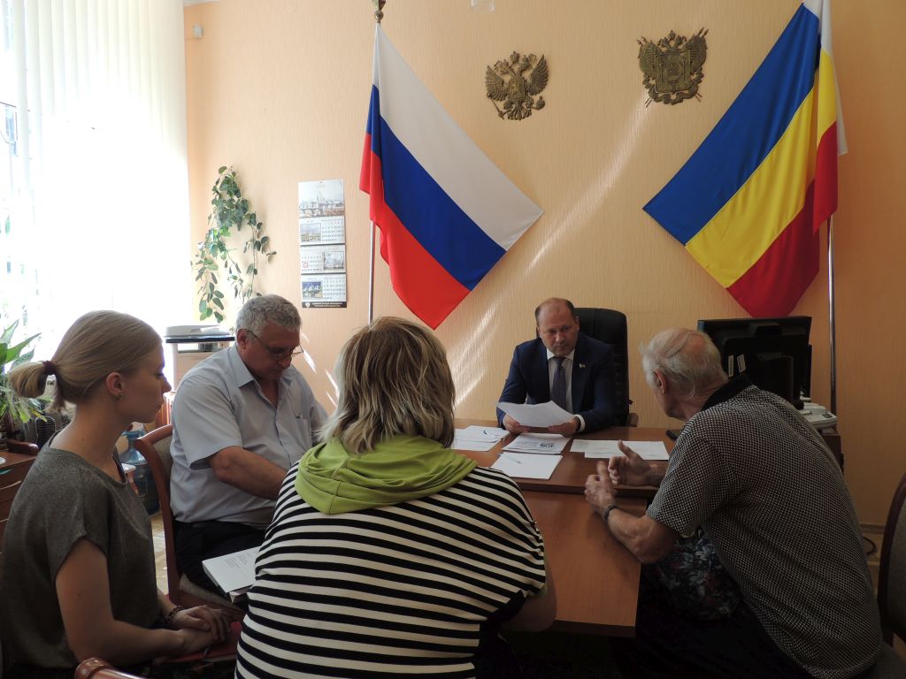 Александр Скрябин провел личный прием граждан в общественной приемной Губернатора Ростовской области