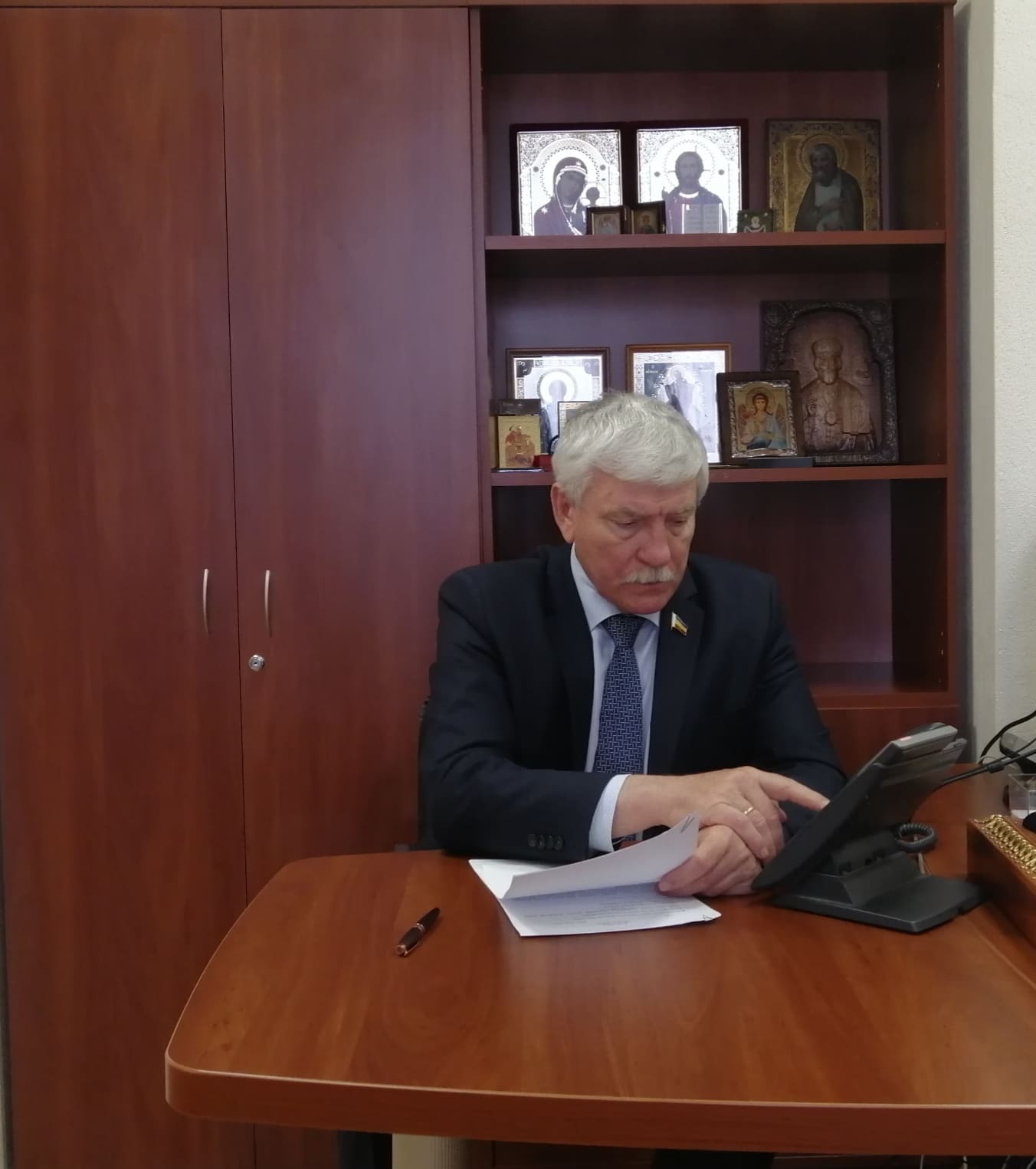 Вячеслав Василенко провел прием граждан в телефонном режиме