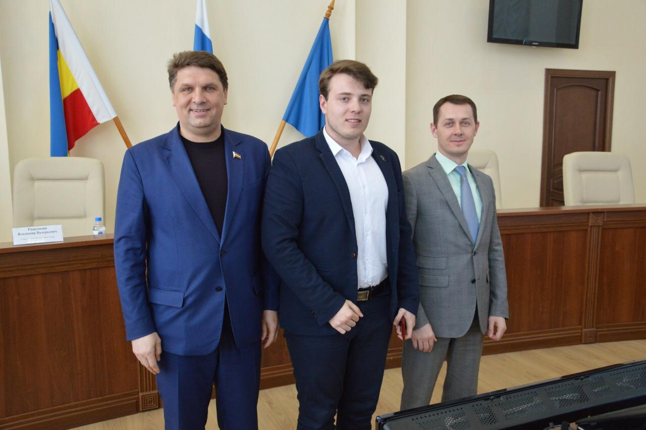 Депутат Владимир Влазнев принял участие в заседании Молодежного парламента Азова