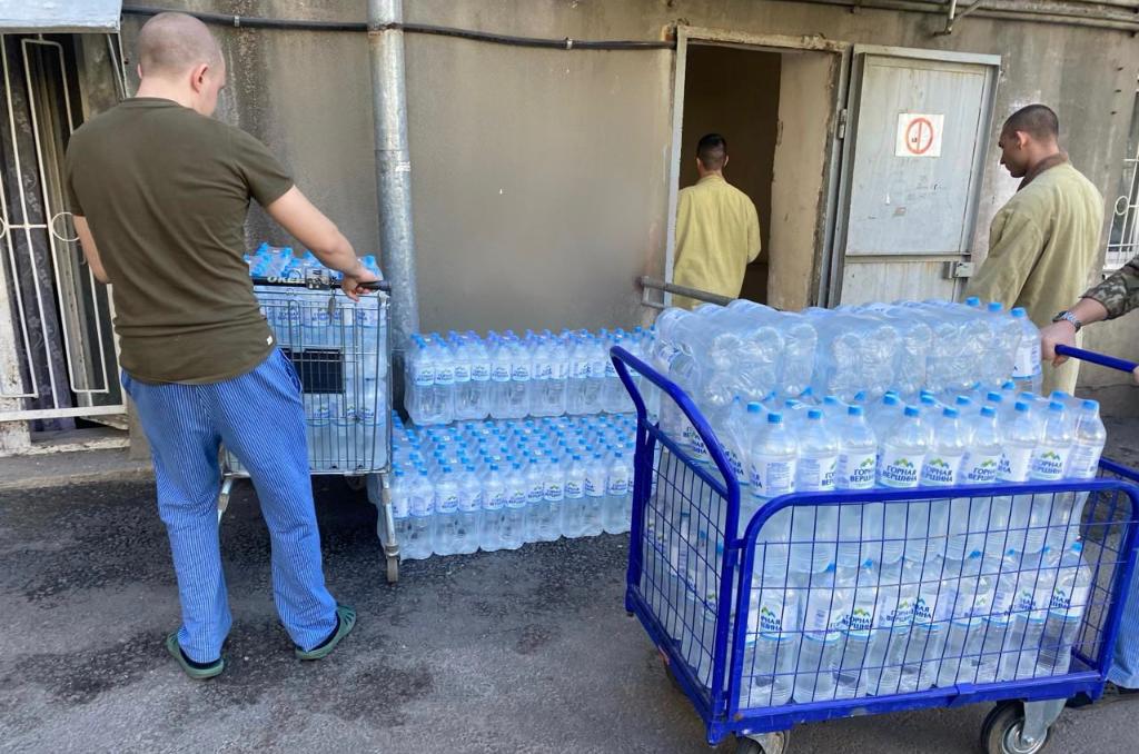Ашот Хбликян помог военному госпиталю получить 6 тонн питьевой воды