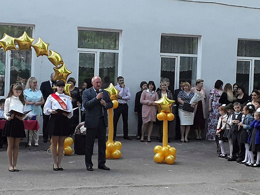 Сергей Косинов поздравил выпускников Новочеркасской средней школы №8