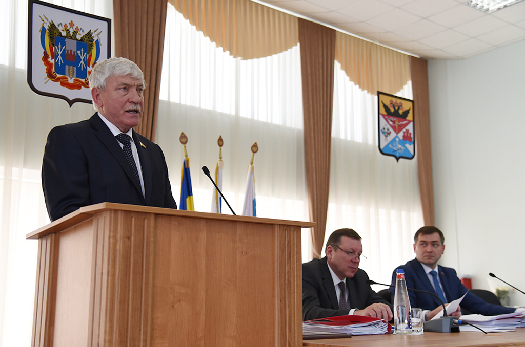 Вячеслав Василенко поздравил депутатов Новочеркасска с 25-летием Городской Думы Вячеслав Василенко поздравил депутатов Новочеркасска с 25-летием Городской Думы