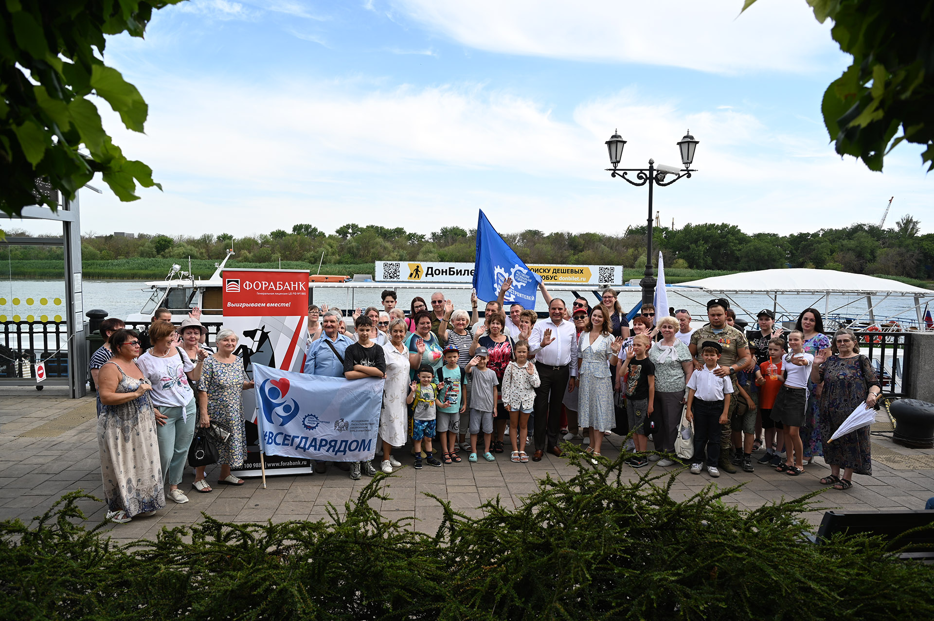Лидия Новосельцева организовала водную прогулку для участников СВО и членов их семей