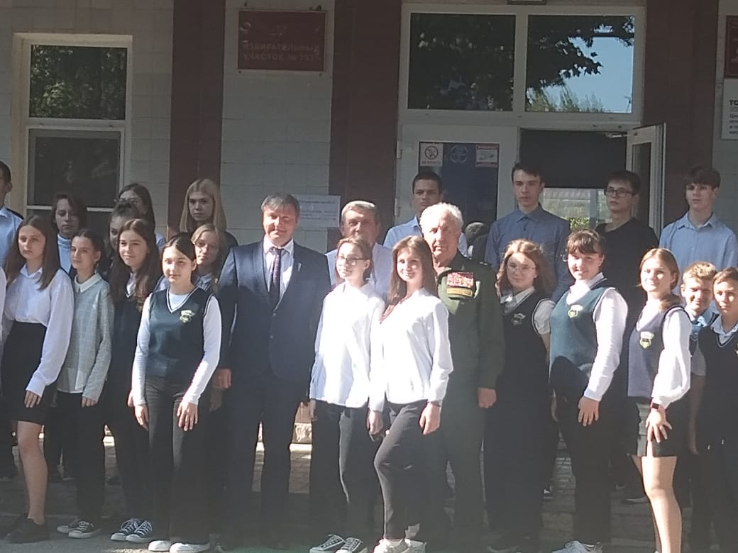 Григорий Фоменко провел урок «Разговоры о важном» для старшеклассников Кагальницкого района  