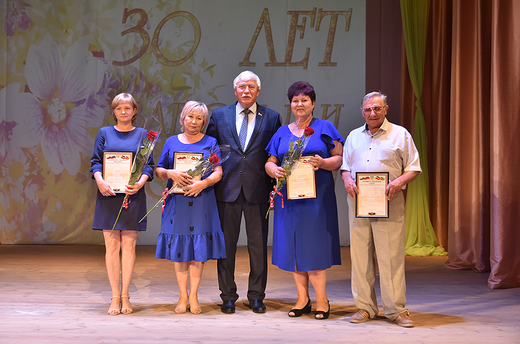 Вячеслав Василенко поздравил обливских соцработников с 30-летием создания Центра социального обслуживания граждан 