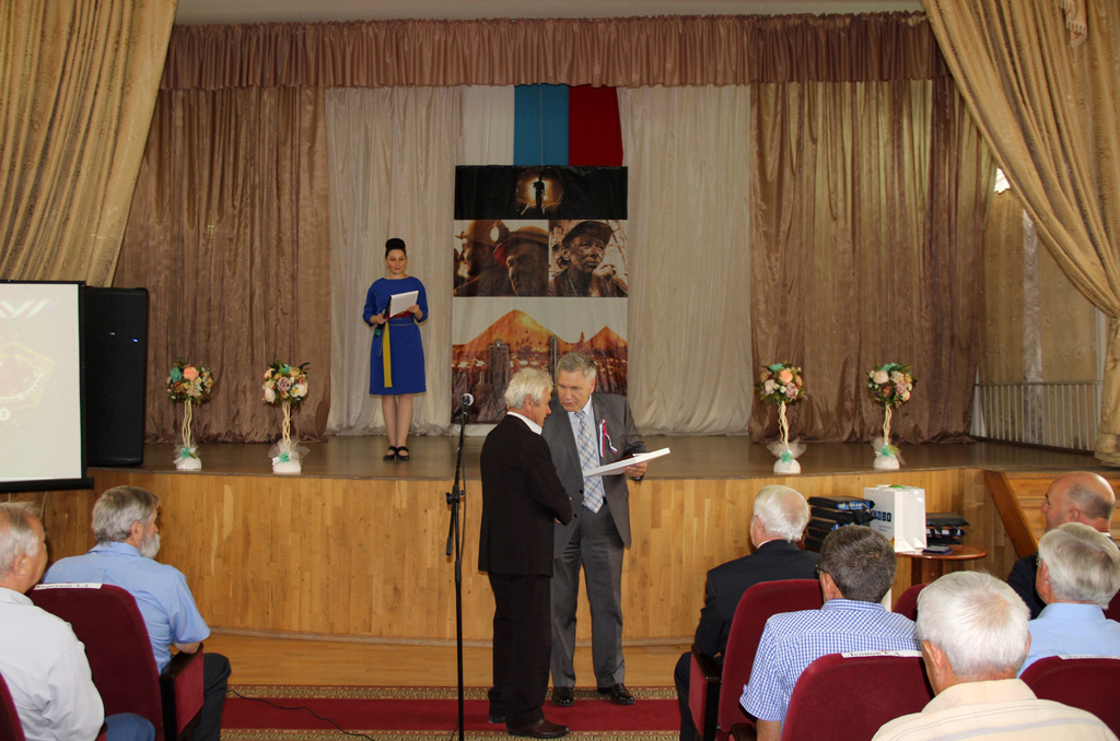 Сергей Михалев поздравил жителей городов Зверево и Гуково с днем шахтера