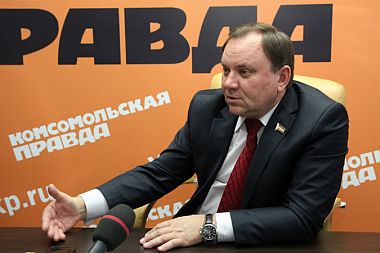 Накануне 20-летнего юбилея Законодательного Собрания Ростовской области спикер Донского парламента Виктор Дерябкин посетил редакцию газеты "Комсомольская правда" в Ростове-на-Дону, где ответил на вопросы журналистов газеты Накануне 20-летнего юбилея Законодательного Собрания Ростовской области спикер Донского парламента Виктор Дерябкин посетил редакцию газеты "Комсомольская правда" в Ростове-на-Дону, где ответил на вопросы журналистов газеты