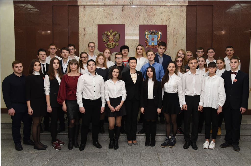 Ростовские школьники побывали на экскурсии в Законодательном Собрании