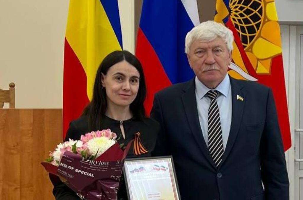 Вячеслав Василенко вручил поощрения донского парламента жителям Миллеровского района