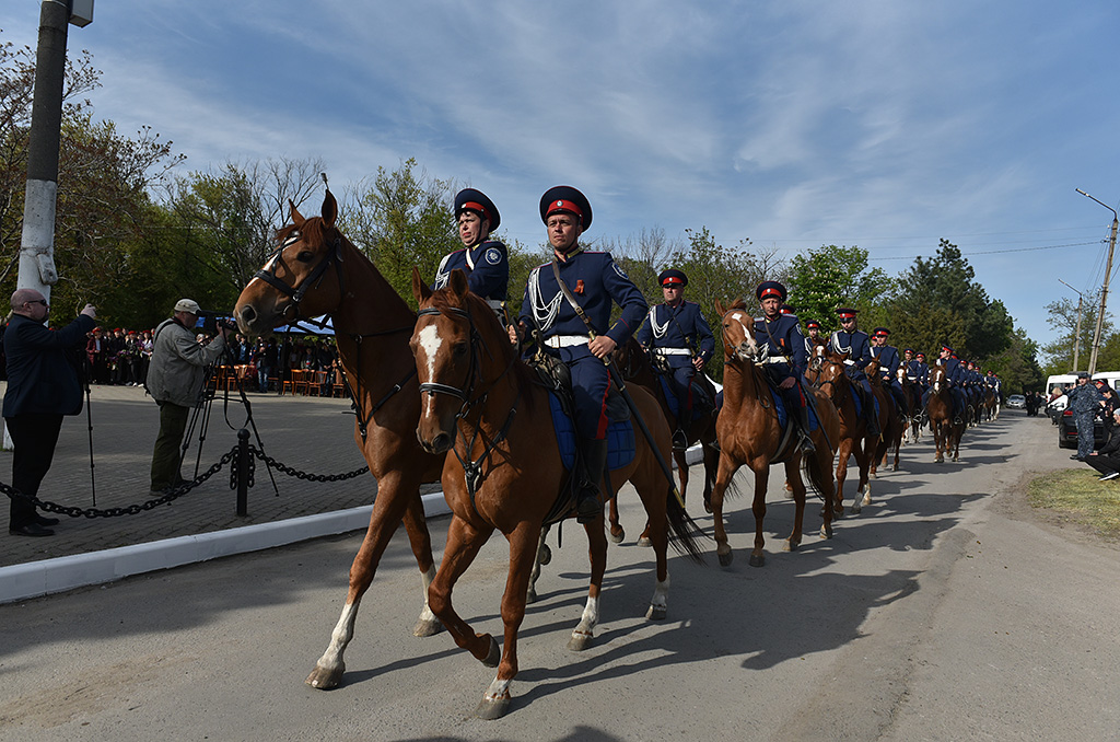 В Новочеркасске провели конный переход «Марш победителей», посвященный Великой Победе 