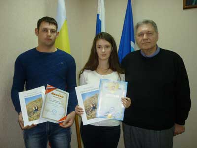 Сергей Михалёв вручил дипломы призерам фотоконкурса «Мой край родной» Сергей Михалёв вручил дипломы призерам фотоконкурса «Мой край родной»