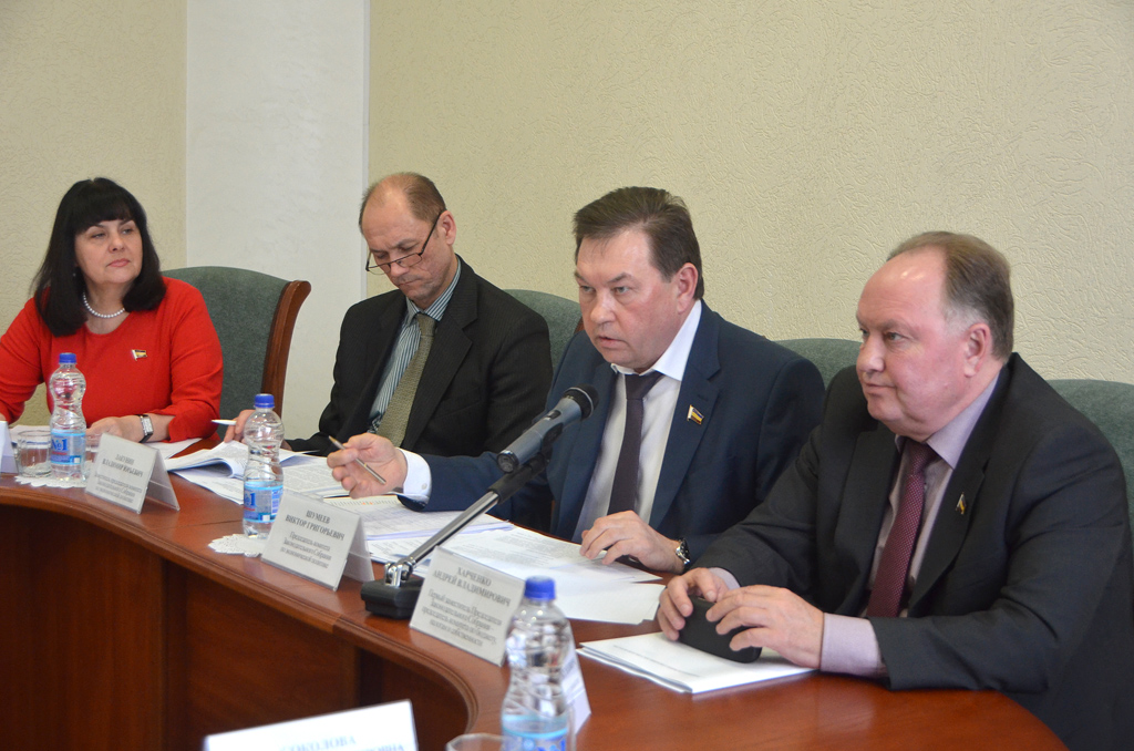 Депутаты обсудили поправки в областной закон о госрегулировании производства и оборота спиртосодержащей продукции Депутаты обсудили поправки в областной закон о госрегулировании производства и оборота спиртосодержащей продукции