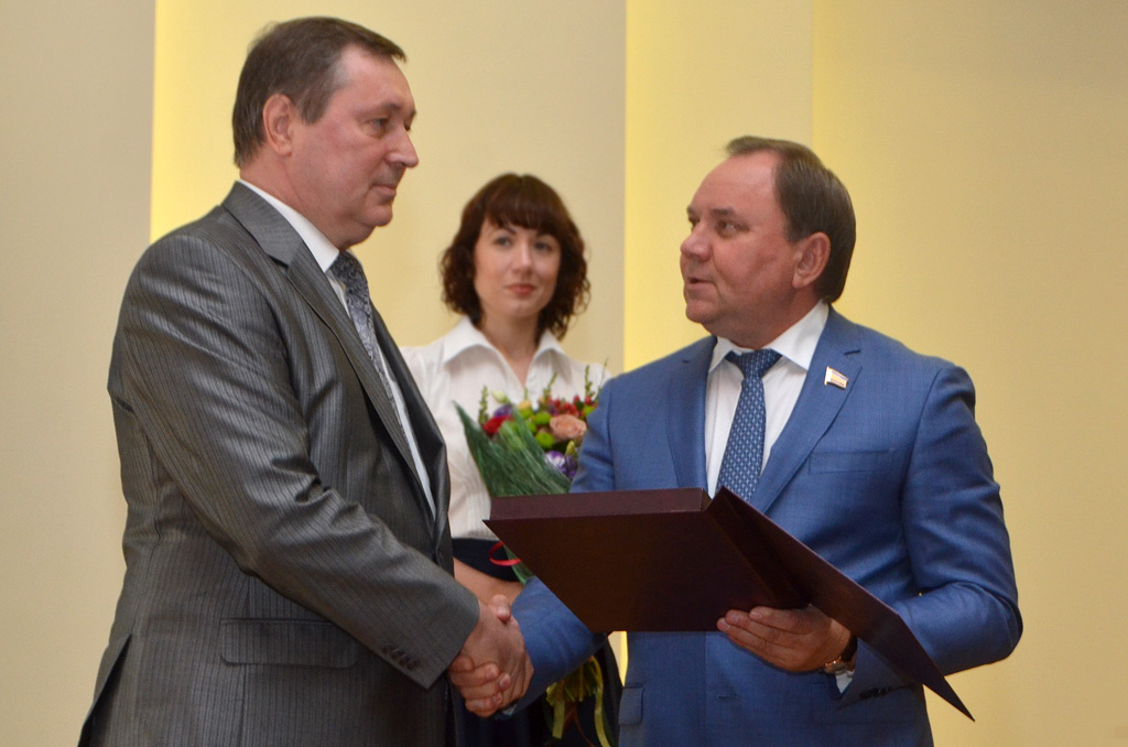 33-е заседание ЗСРО: Владимира Катальникова наградили Почетной грамотой Законодательного Собрания Ростовской области 33-е заседание ЗСРО: Владимира Катальникова наградили Почетной грамотой Законодательного Собрания Ростовской области