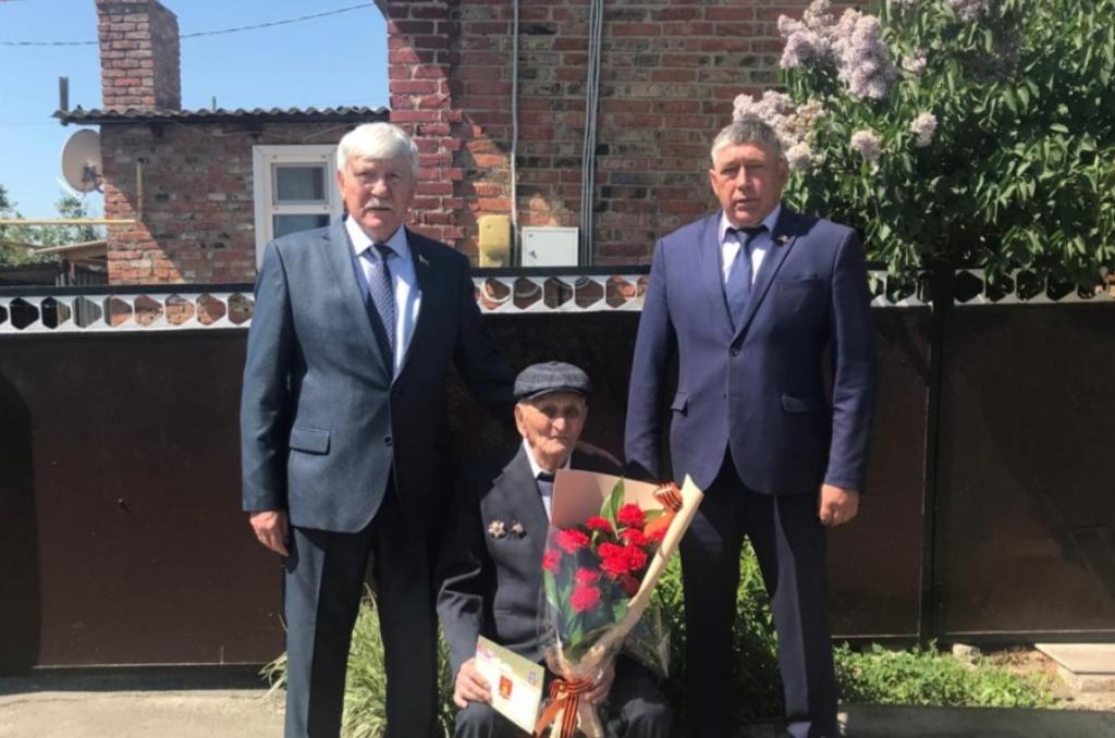 Вячеслав Василенко поздравил ветерана Великой Отечественной войны  с праздником Победы 