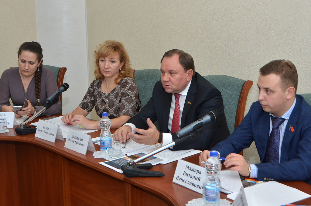 Виктор Дерябкин и Лариса Тутова встретились с Президиумом Совета молодых депутатов Ростовской области