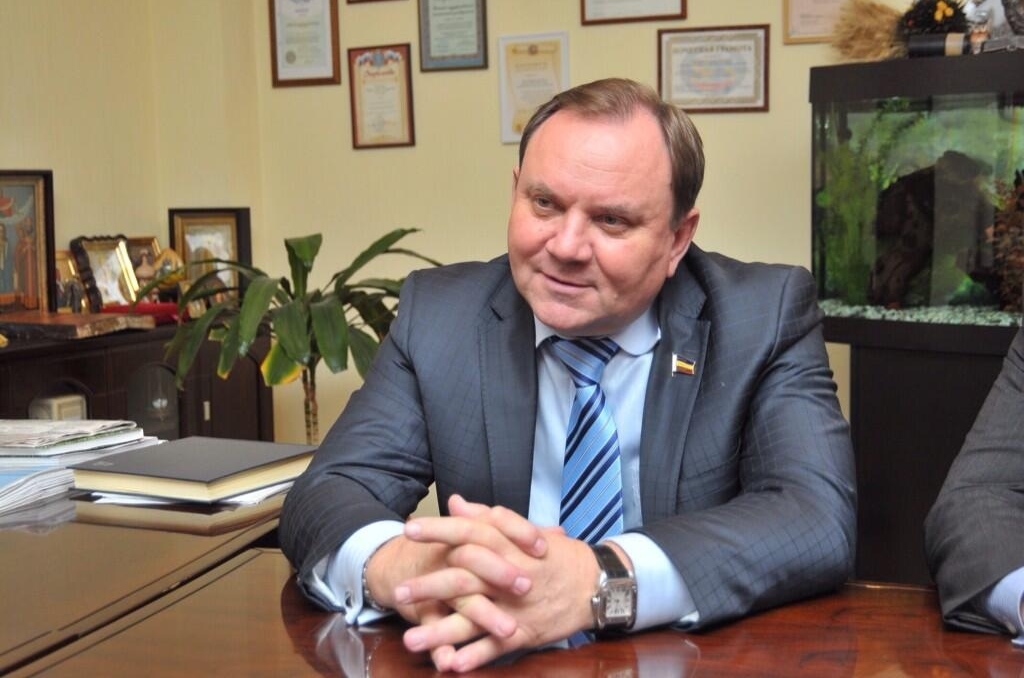 Виктор Дерябкин поздравил парламентариев Юга России с 20-летием ЮРПА
