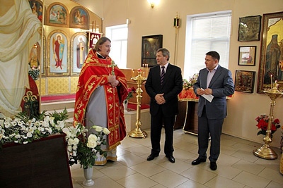     Вячеслав Белобородов поздравил с Пасхой прихожан и настоятеля Никольского храма г. Азова 