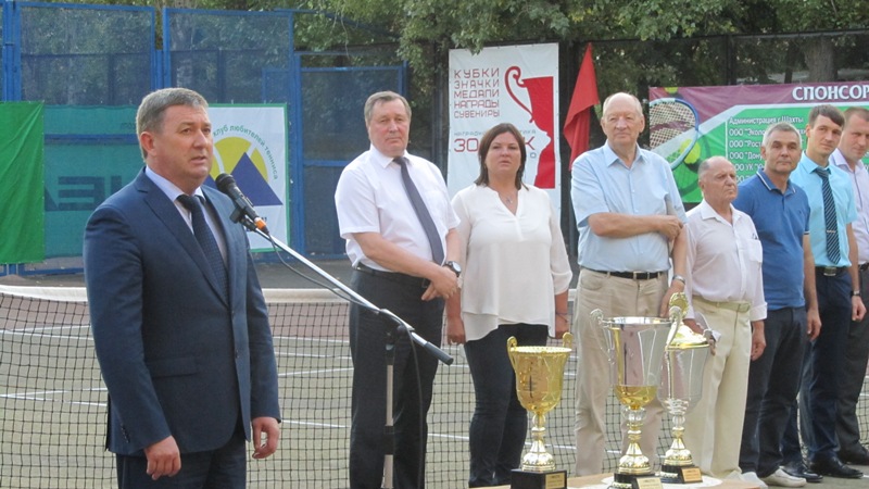 Владимир Катальников принял участие в открытии теннисного турнира