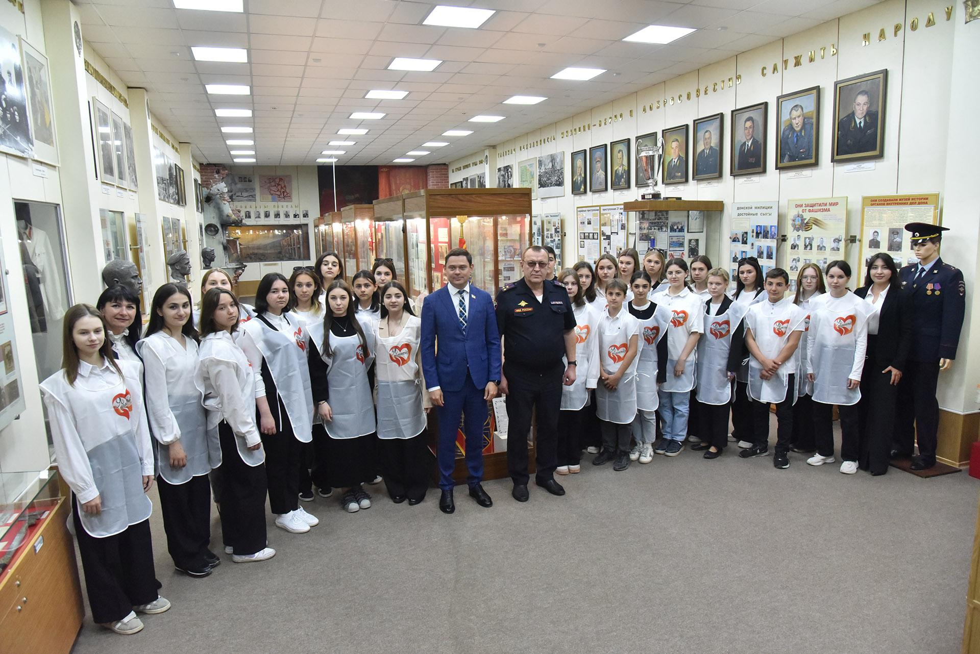 Александр Косачев организовал для школьников из Мясниковского района экскурсию в музей истории органов правопорядка Дона