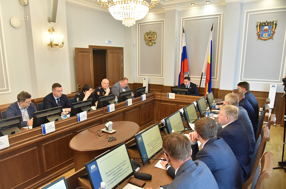 В донском парламенте обсудили новые способы борьбы с телефонными мошенниками