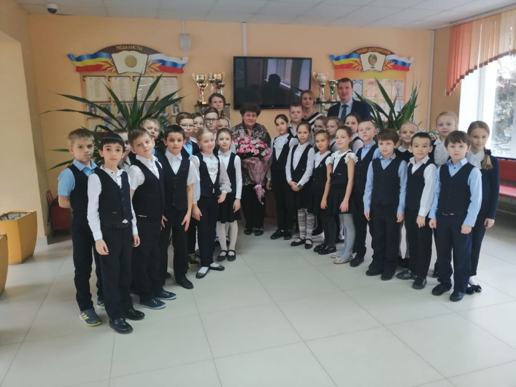 Саркис Гогорян поздравил коллектив гимназии № 3 Аксайского района с вековым юбилеем