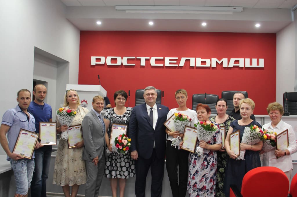 Игорь Бураков: «Легендарный «Ростсельмаш» почти сто лет входит в число лидеров мирового сельхозмашиностроения» Игорь Бураков: «Легендарный «Ростсельмаш» почти сто лет входит в число лидеров мирового сельхозмашиностроения»