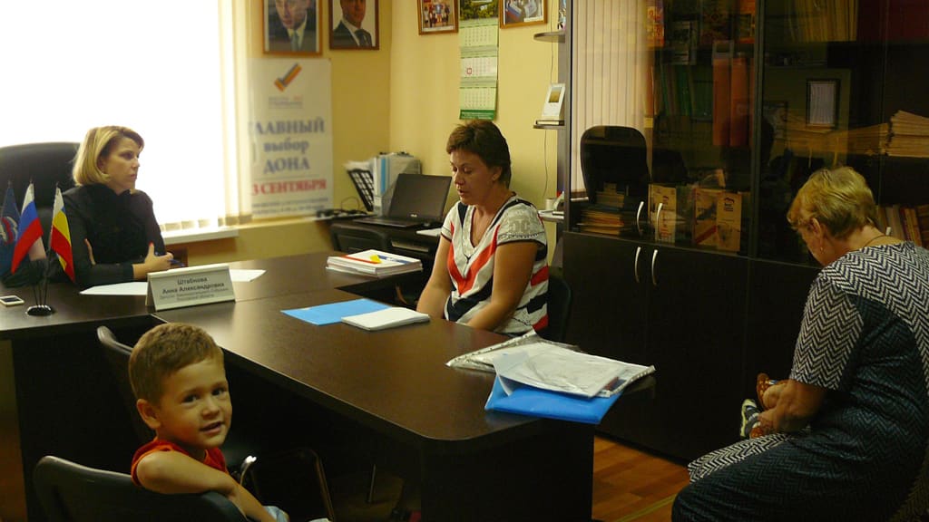 Анна Штабнова провела приём граждан Азовского района