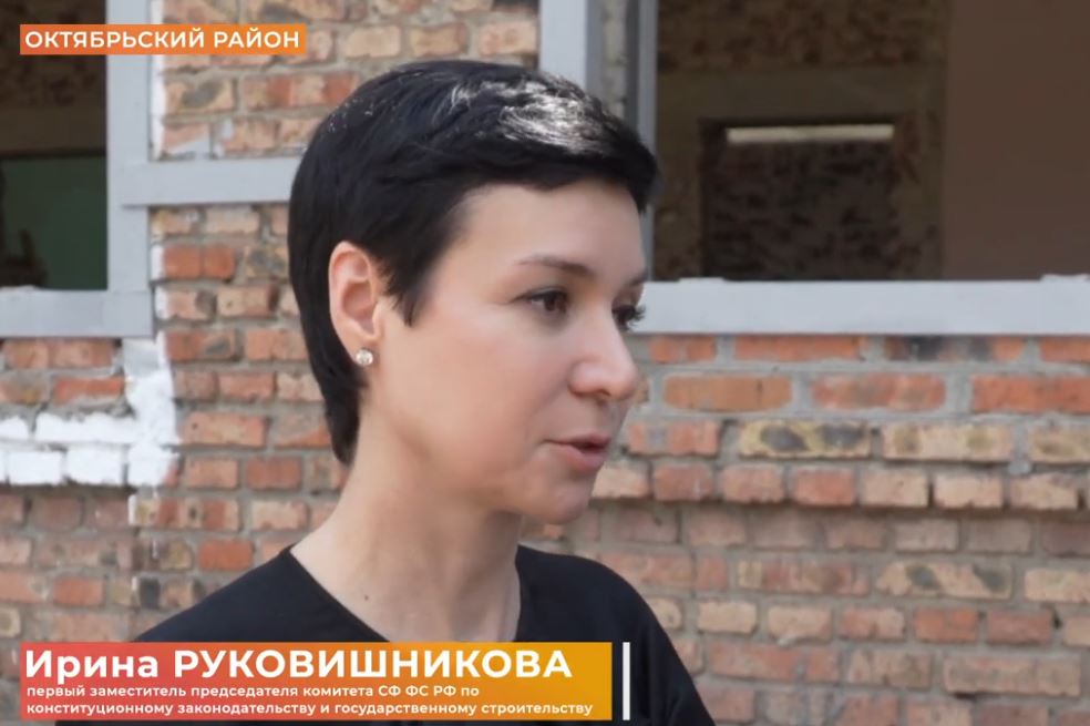 Ирина Рукавишникова проконтролировала ремонтные работы в сельской школе в Октябрьском районе