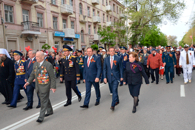 В День Победы депутаты Законодательного Собрания приняли участие в праздничном шествии ветеранов Великой Отечественной войны В День Победы депутаты Законодательного Собрания приняли участие в праздничном шествии ветеранов Великой Отечественной войны