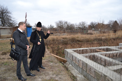 Депутат Законодательного Собрания Максим Гелас посетил строящийся храм в хуторе Рябичев
